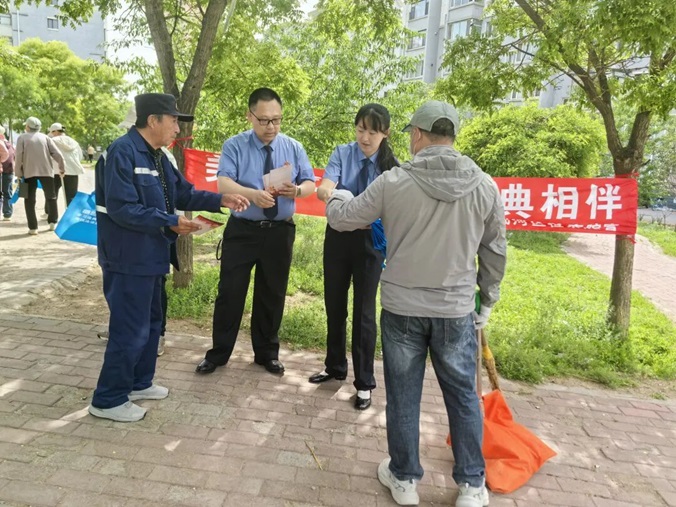 1普法零距离 法治润民心——细河区人民检察院开展民法典宣传活动 - 副本.jpg