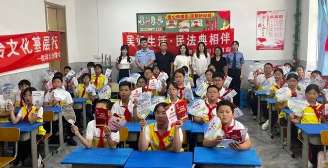1法润童心 共护成长——细河区政法部门联动普法进校园 - 副本.jpg