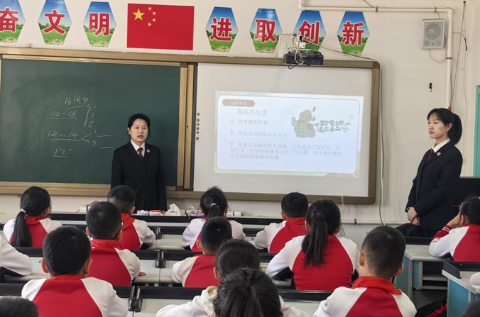 法治阳光护成长 普法教育润心田